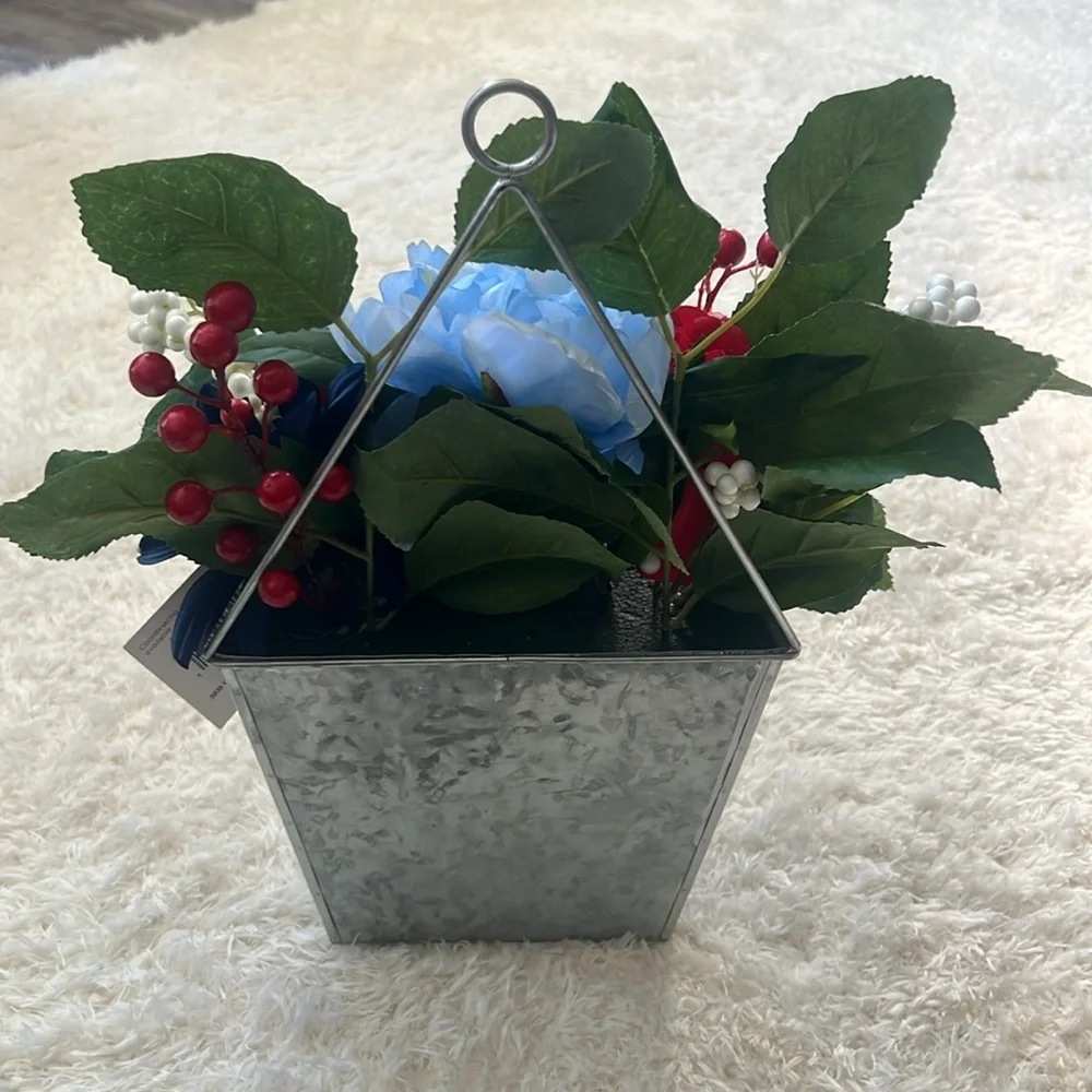 🌻 NWT Celebrate It Hanging Faux Floral Wall Tin